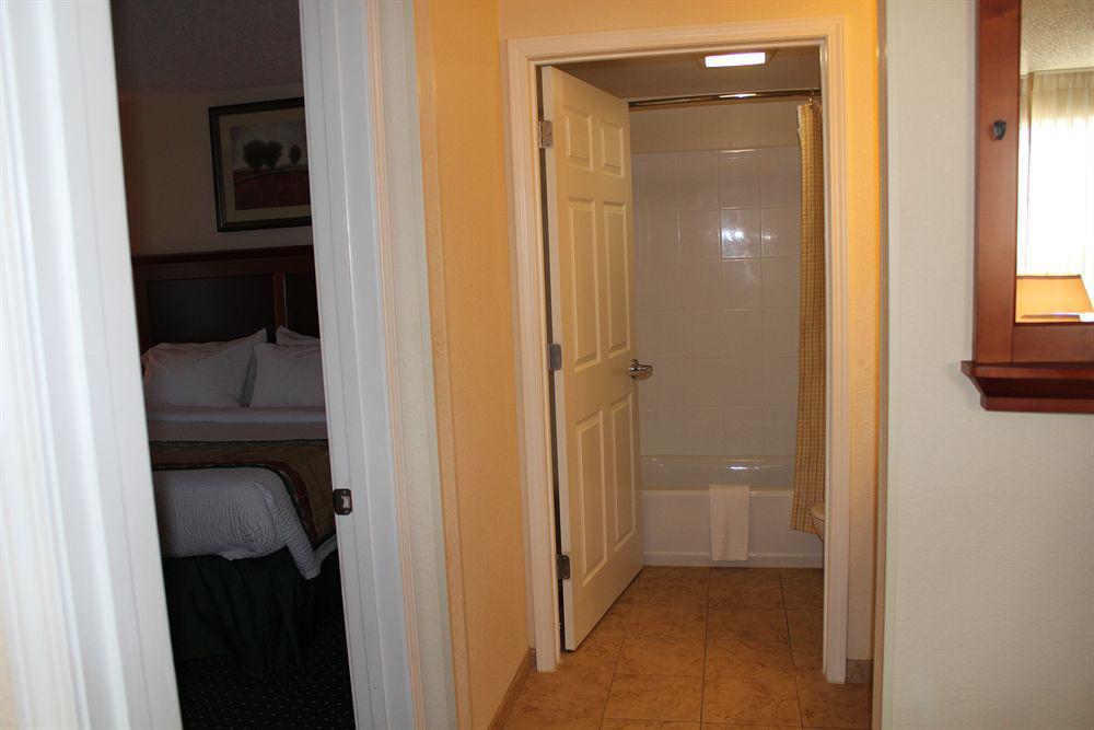 Towneplace Suites By Marriott Clinton At Joint Base Andrews Exterior photo