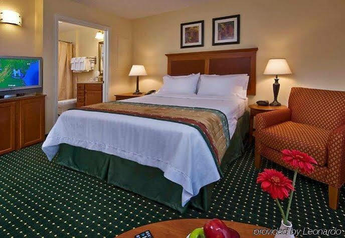 Towneplace Suites By Marriott Clinton At Joint Base Andrews Exterior photo